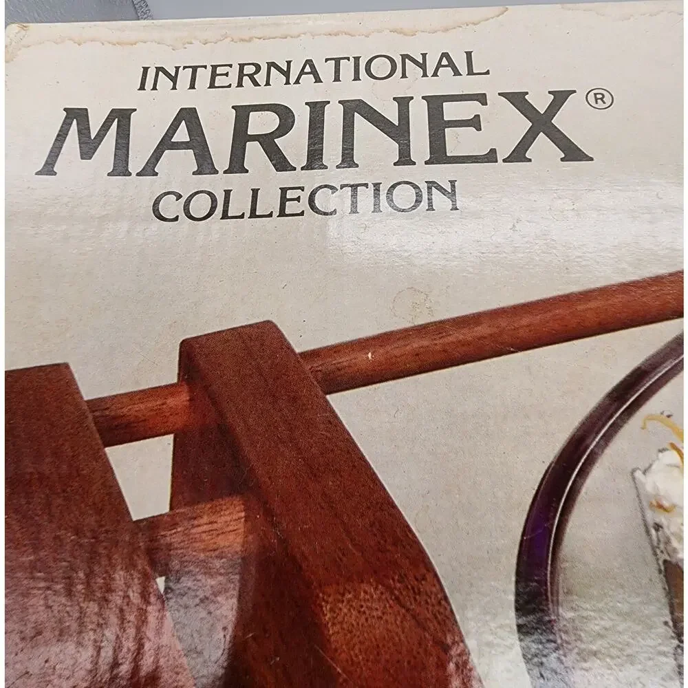 Marinex Collection 3 1/4 Quart Oval Casserole Baker Mahogany Cradle Holder & Box